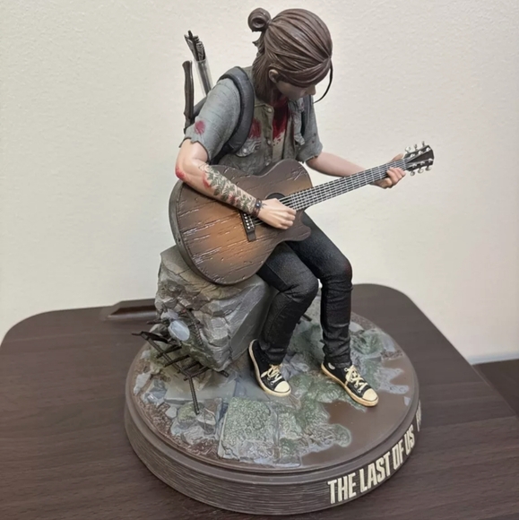 The Last Of Us Part 2 ELLIE Statue from Collector's Edition - New collectible - Picture 3 of 10